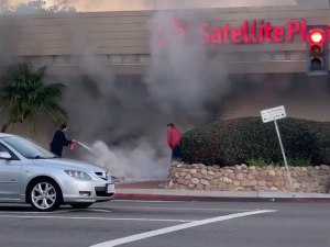 Good Samaritans use fire extinguisher to put out small fire near Point Loma