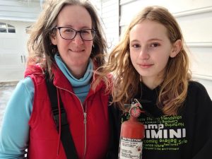 Twelve-year-old acts quickly to put out kitchen fire